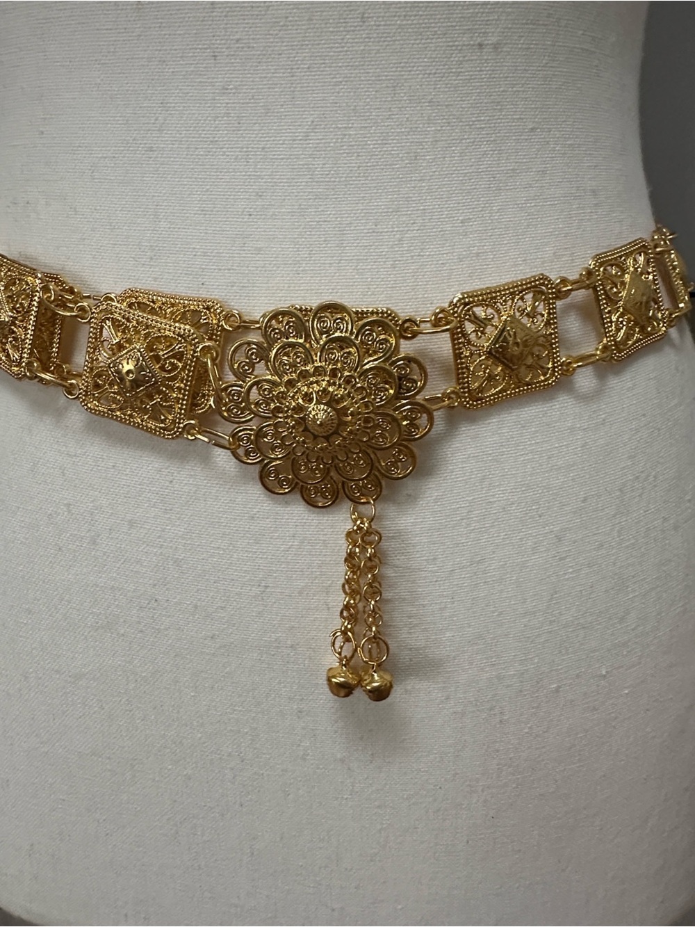 Vintage Style Gold Filigree Flower Link Waist Chain Medallion Tassel NEW! - Picture 4 of 8